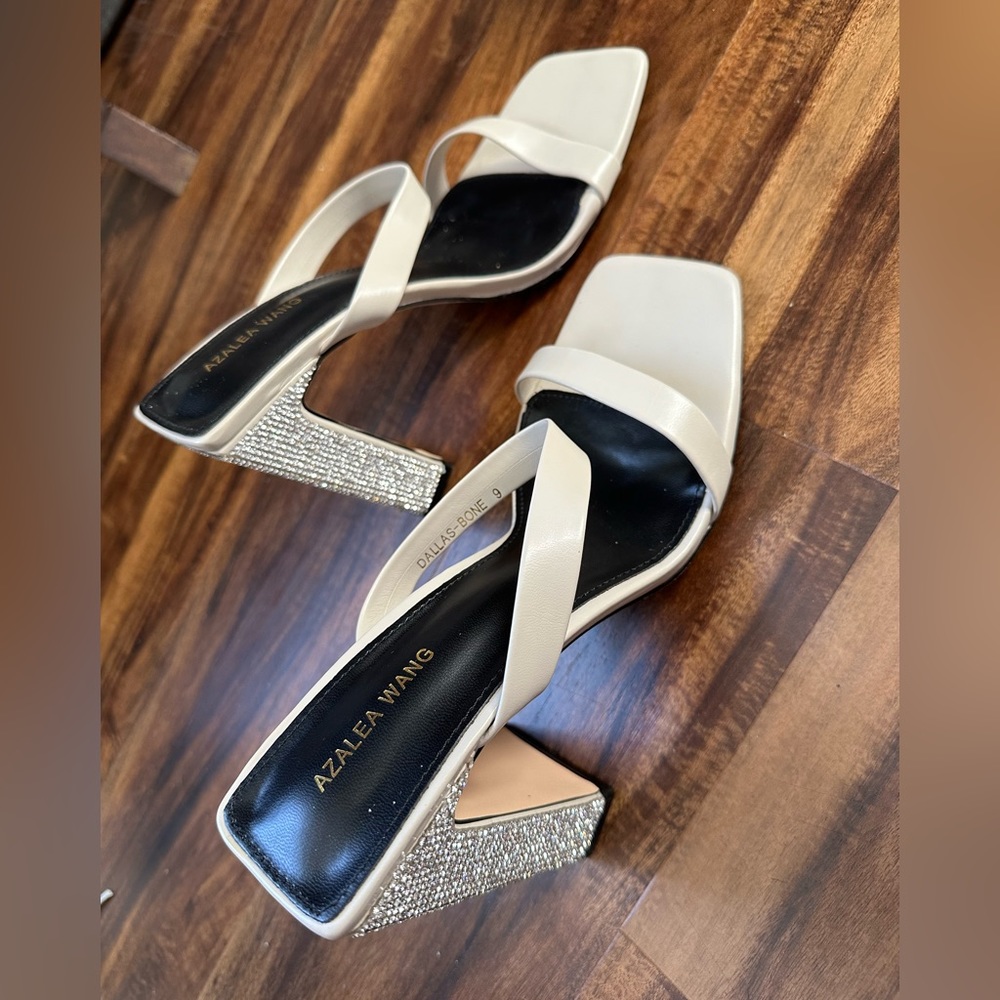 Nude with rhinestone block heel pumps size 9 NWT